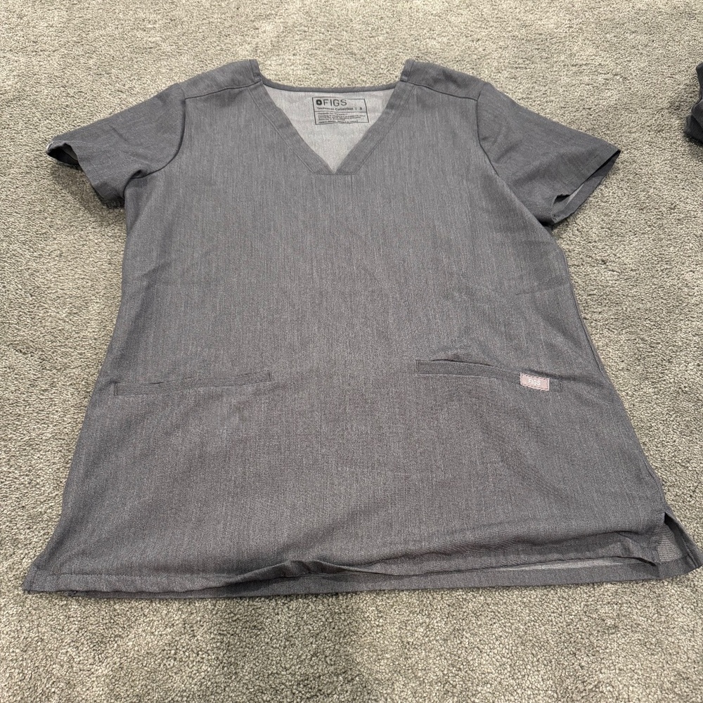 FIGS Grey Scrub Top (small)